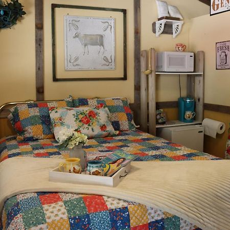 Acorn Hideaways Canton Charming Pioneer Suite 1890'S General Store Buitenkant foto