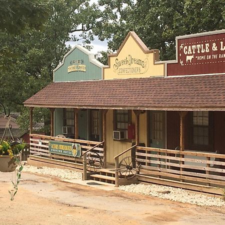 Acorn Hideaways Canton Charming Pioneer Suite 1890'S General Store Buitenkant foto