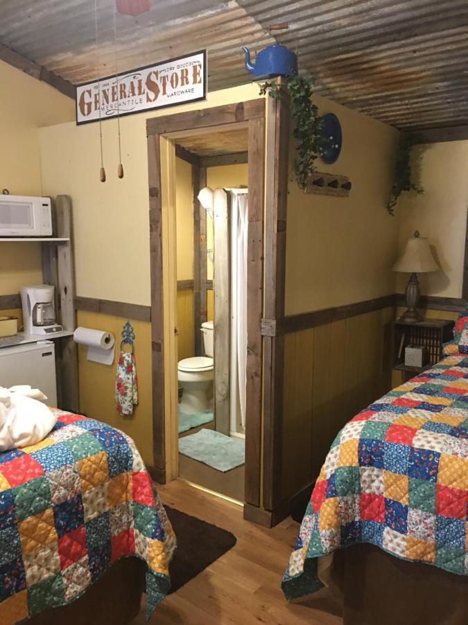 Acorn Hideaways Canton Charming Pioneer Suite 1890'S General Store Buitenkant foto